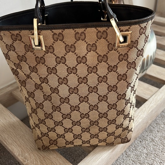 Pre loved GUCCI vintage small fabric GG tote - Picture 2 of 16